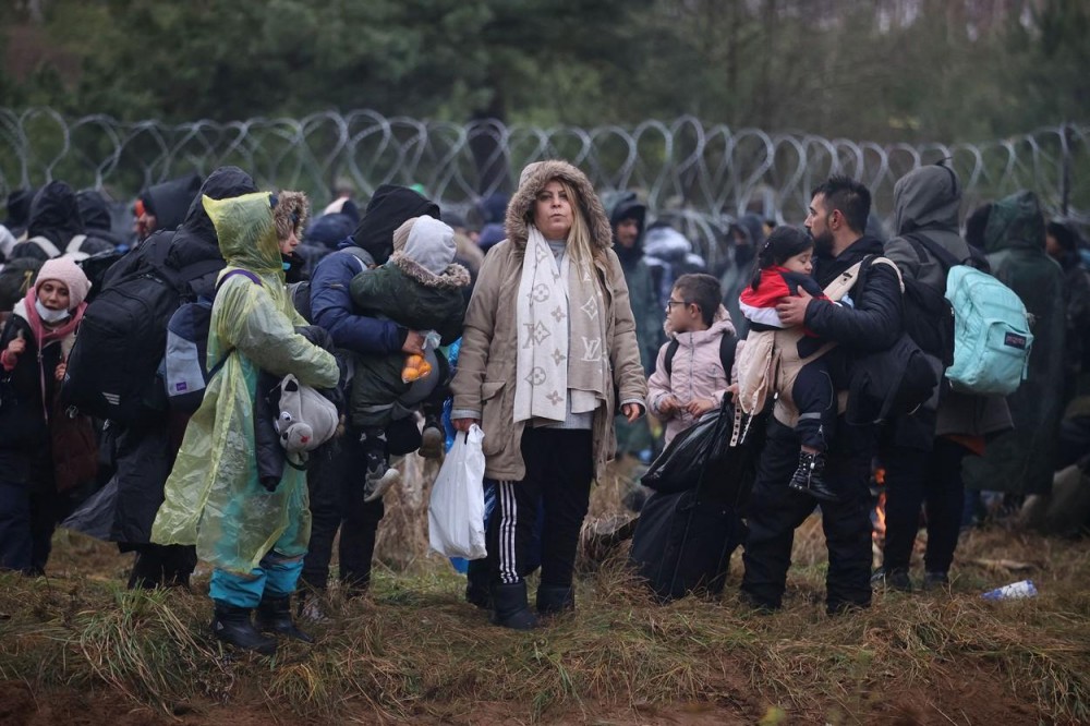 Premierul Poloniei îl acuză pe Vladimir Putin că a orchestrat criza migranților de la granița cu Belarus